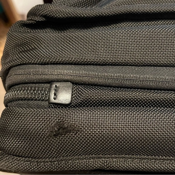 Tumi Travel Canvas Messenger Bag with Travel Slip And Shoulder Strap Laptop - Picture 11 of 11